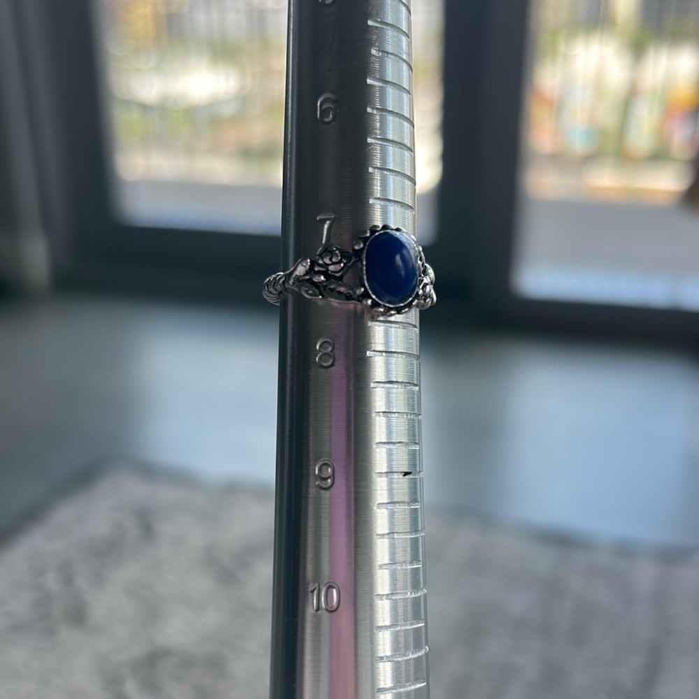 Silver Ring with faux sapphire blue stone vintage design - Picture 4 of 7